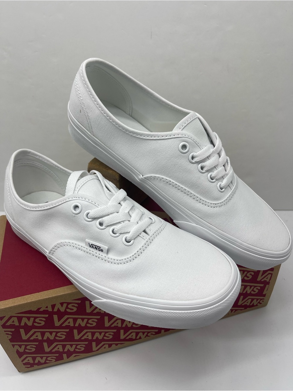 Vans WMNS Authentic True White
VN000EE3W00 Sneakers
Low-Top Canvas - Picture 9 of 16